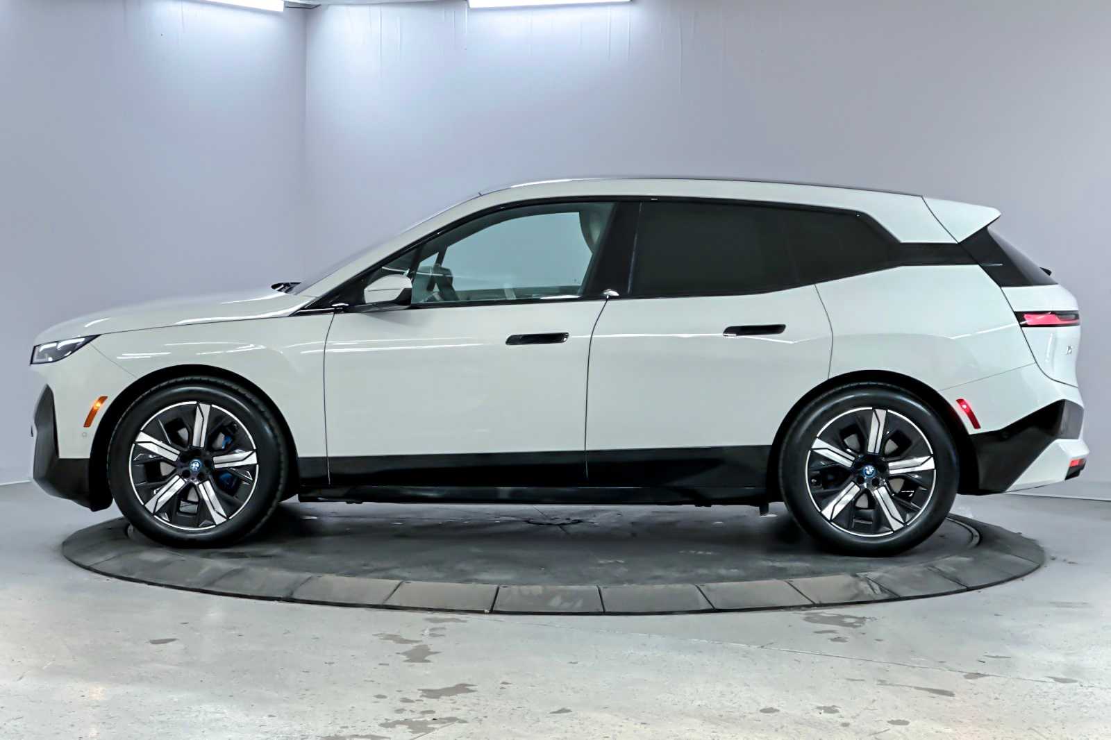 Thumbnail: 2022 BMW iX - 5