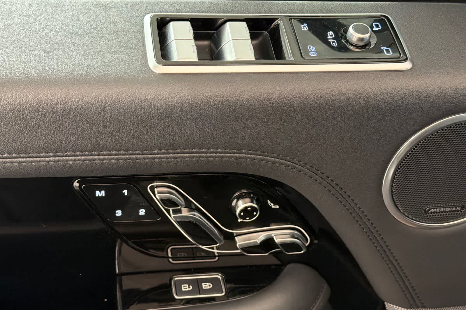 Thumbnail: 2022 Land Rover Range Rover - 13