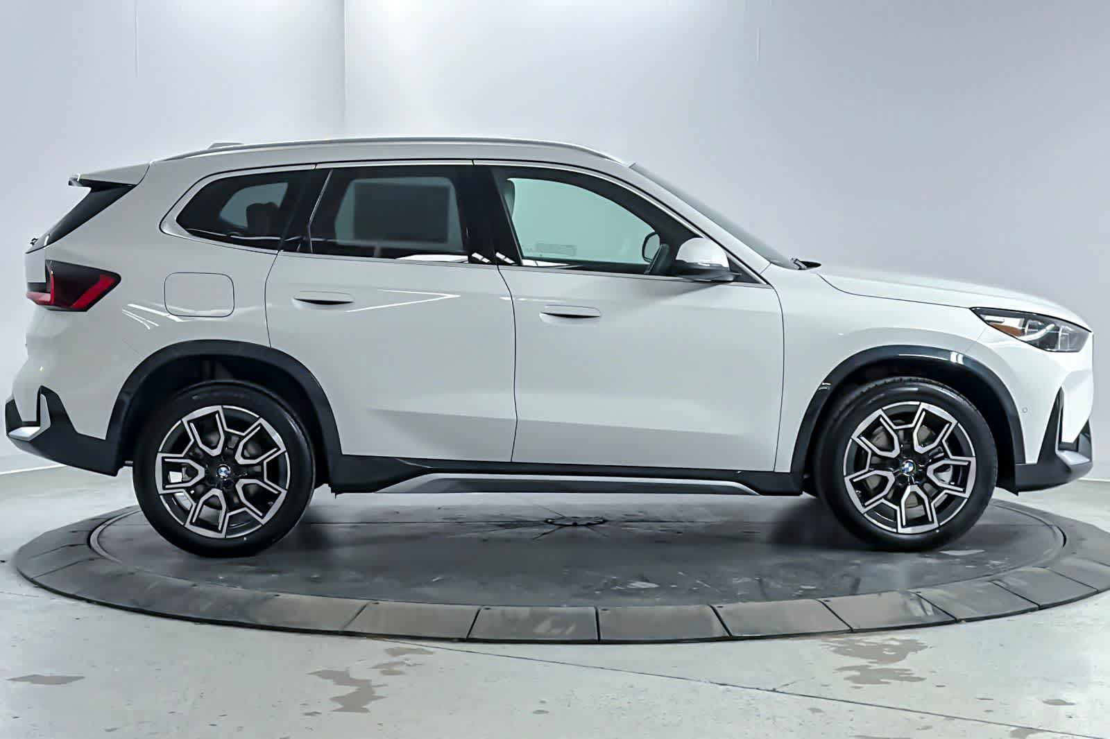 Thumbnail: 2026 BMW X1 - 8
