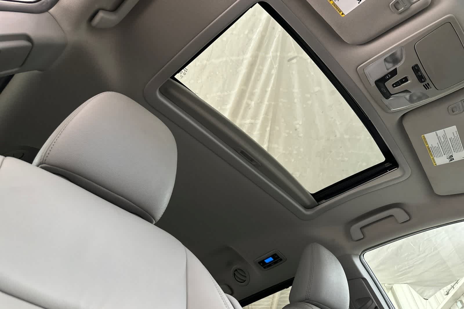 Thumbnail: 2017 Toyota Sienna - 17