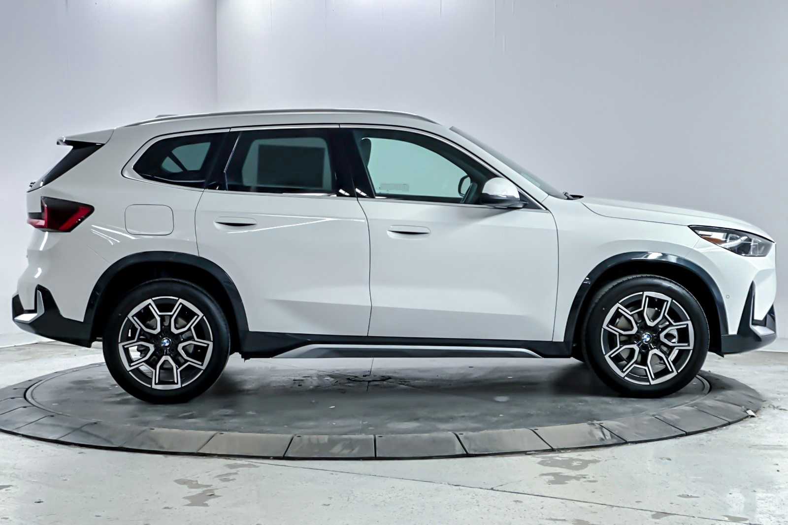 Thumbnail: 2026 BMW X1 - 8