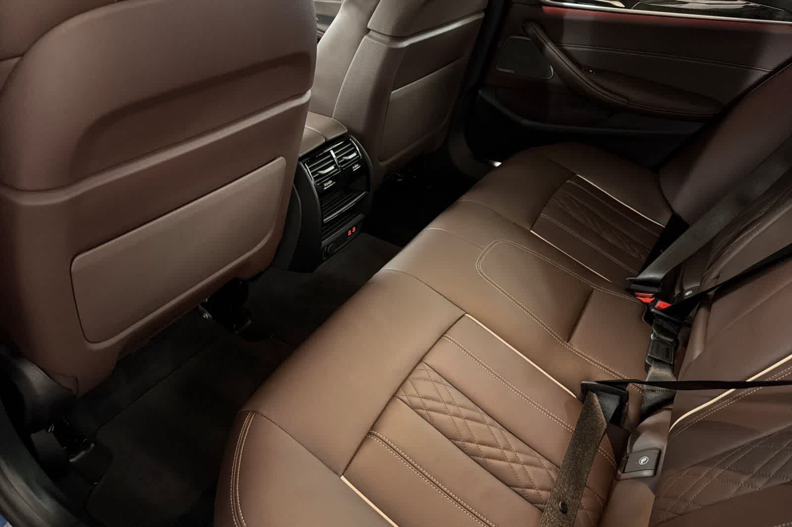 Thumbnail: 2023 BMW 5 Series - 4