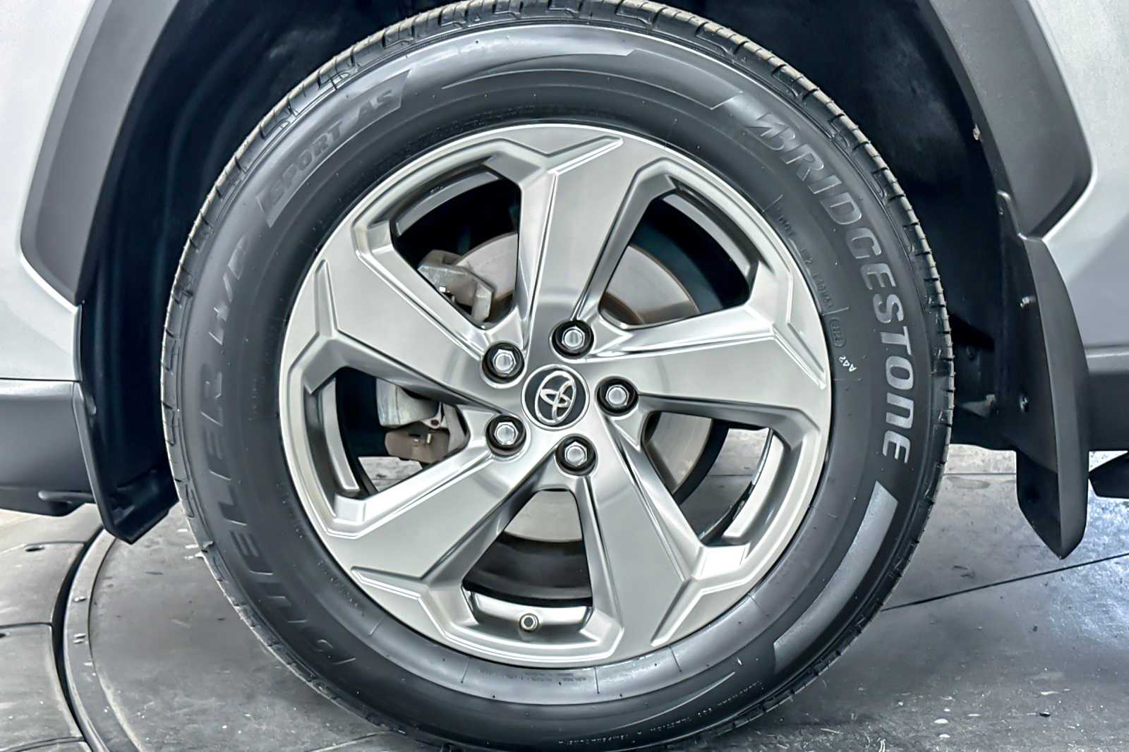 Thumbnail: 2019 Toyota RAV4 - 27