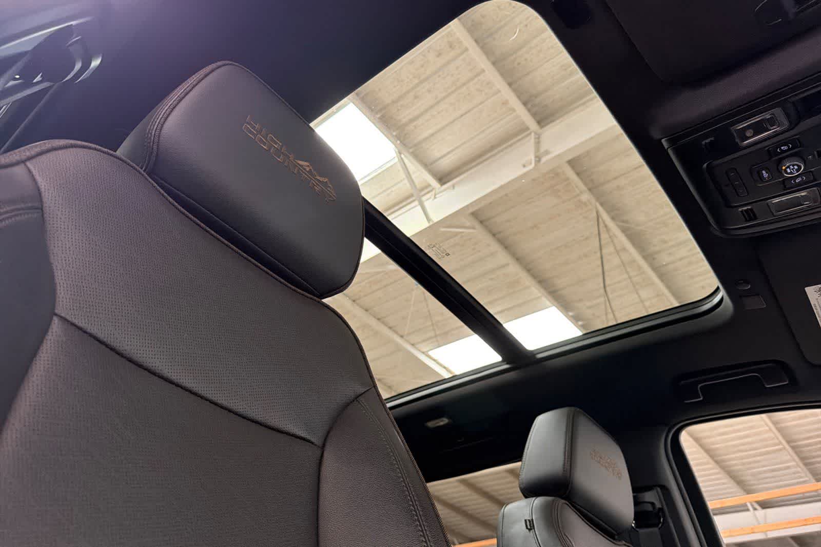 Thumbnail: 2022 Chevrolet Tahoe - 17