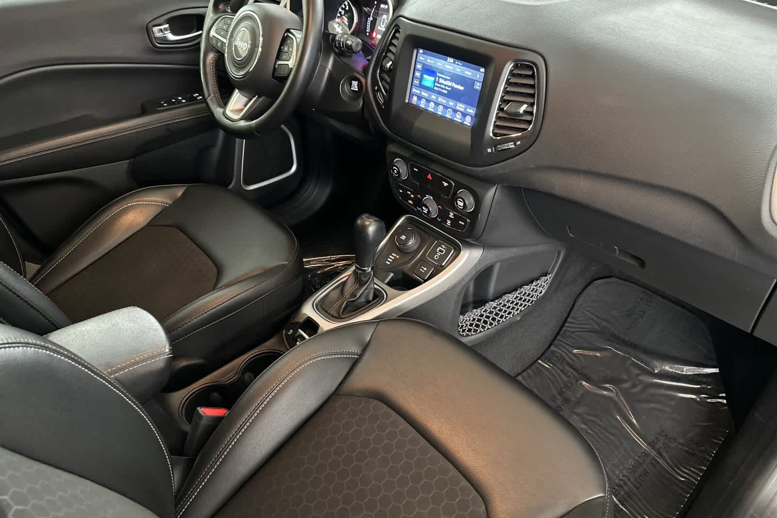 Thumbnail: 2020 Jeep Compass - 16