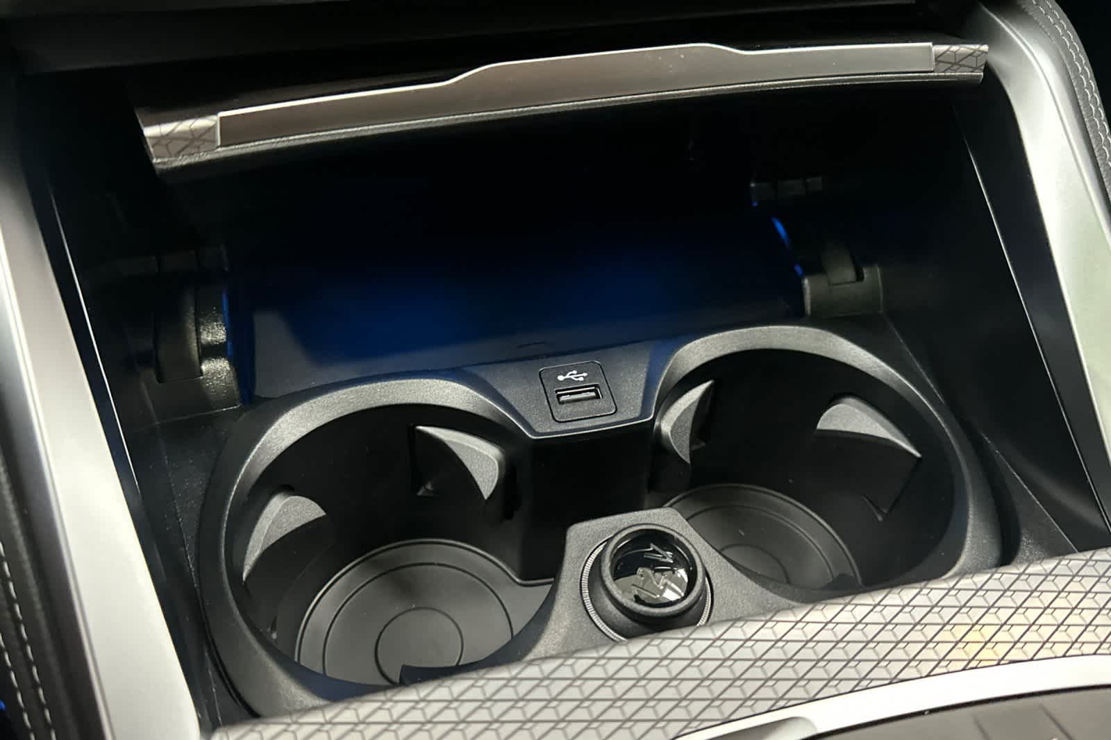 Thumbnail: 2025 BMW i4 - 27