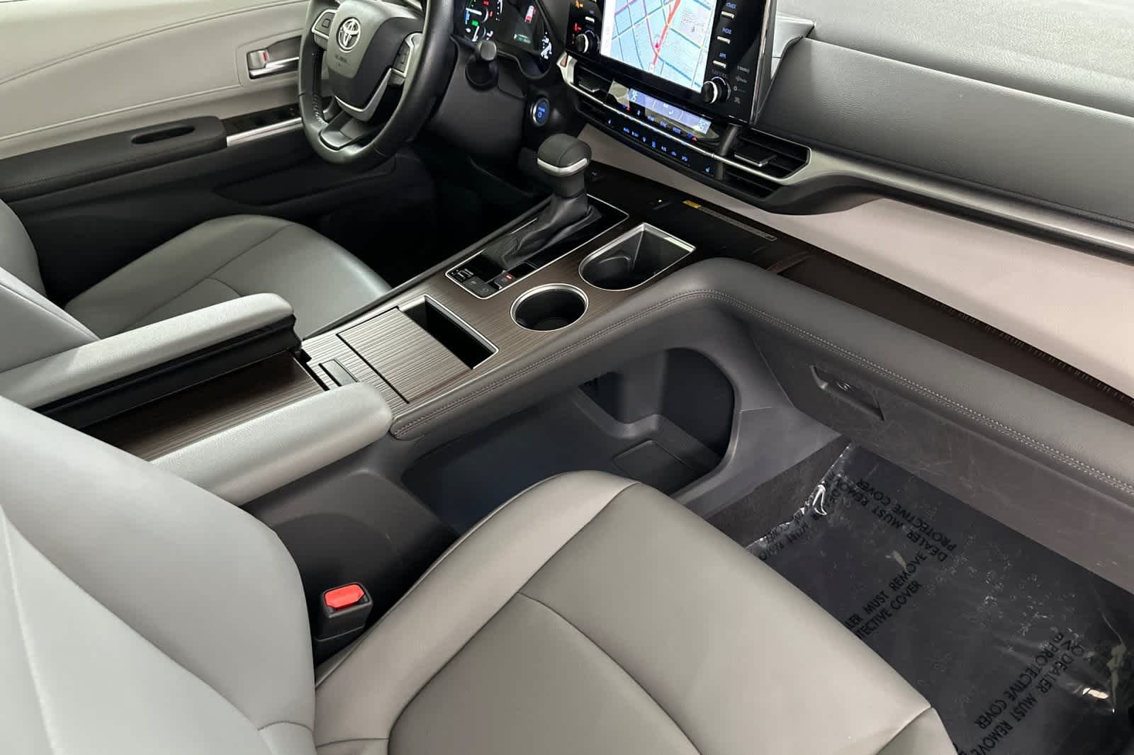 Thumbnail: 2021 Toyota Sienna - 16