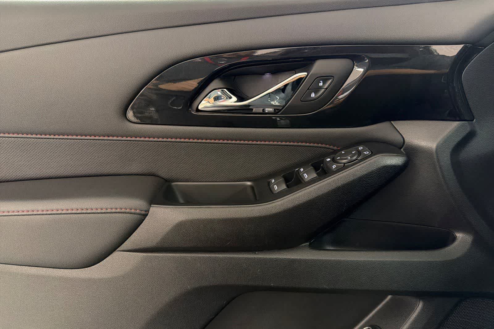 Thumbnail: 2023 Chevrolet Traverse - 12