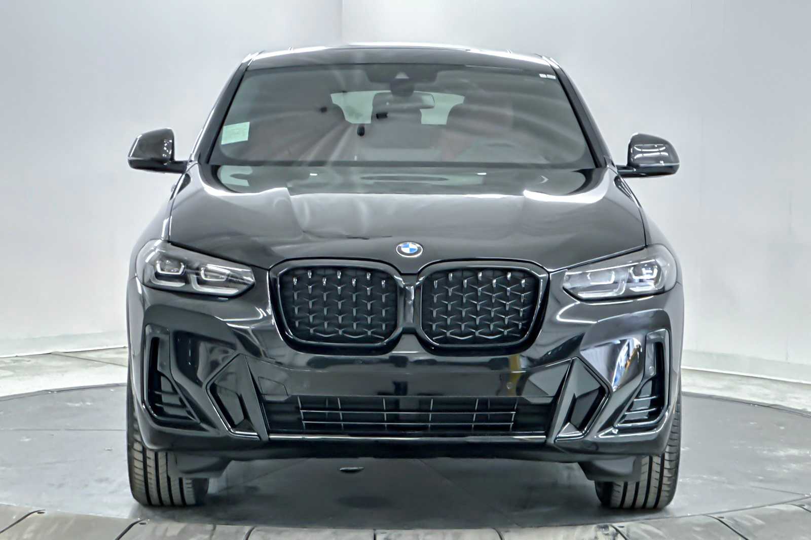 Thumbnail: 2025 BMW X4 - 10