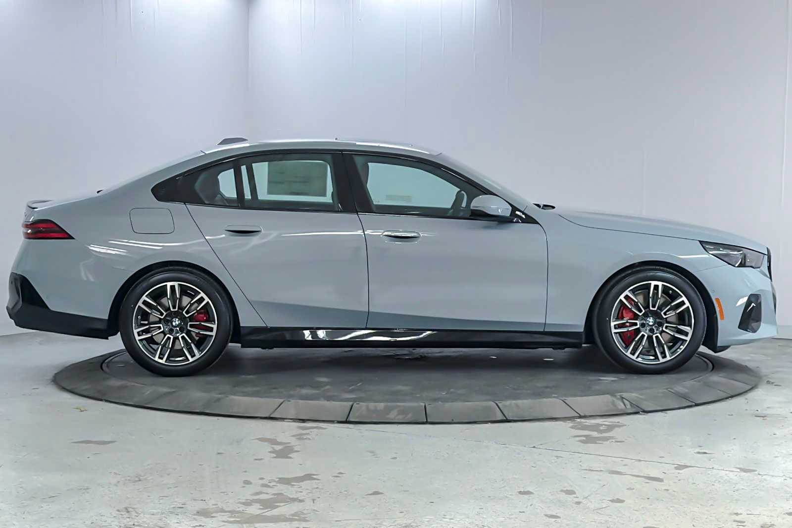 Thumbnail: 2026 BMW 5 Series - 8