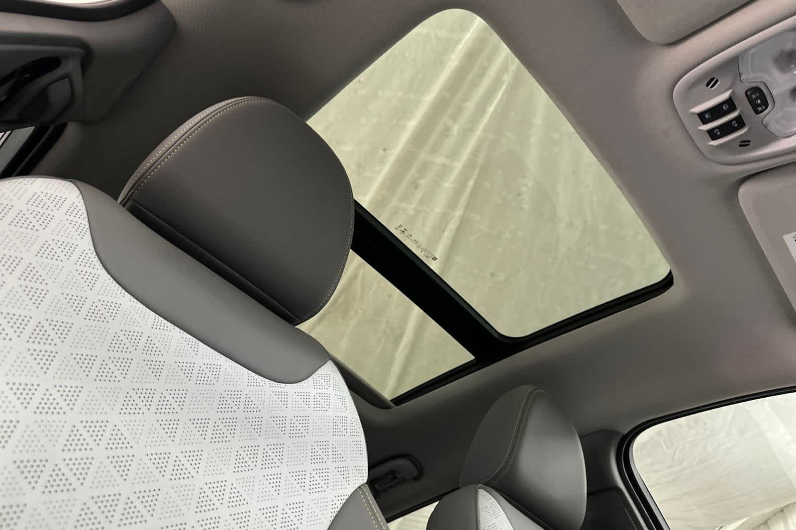 Thumbnail: 2022 Chevrolet Bolt EUV - 17