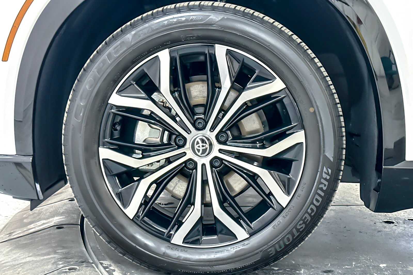 Thumbnail: 2025 Toyota Crown Signia - 26