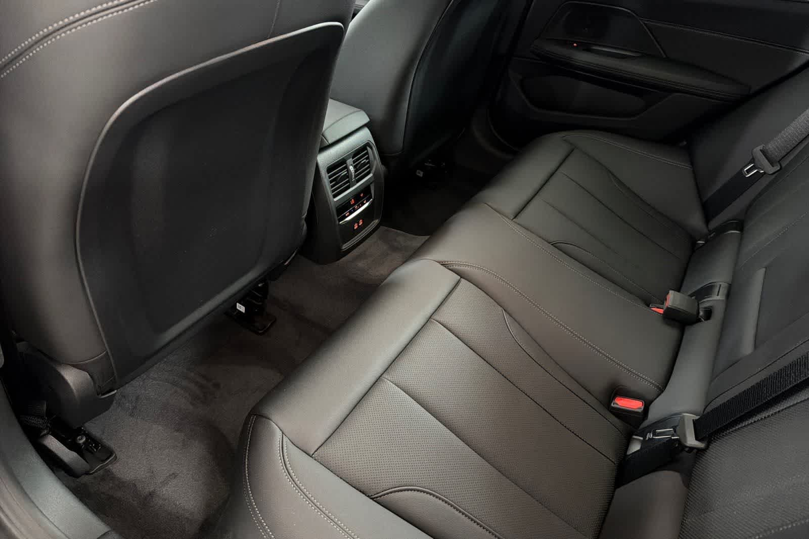 Thumbnail: 2026 BMW i4 - 4