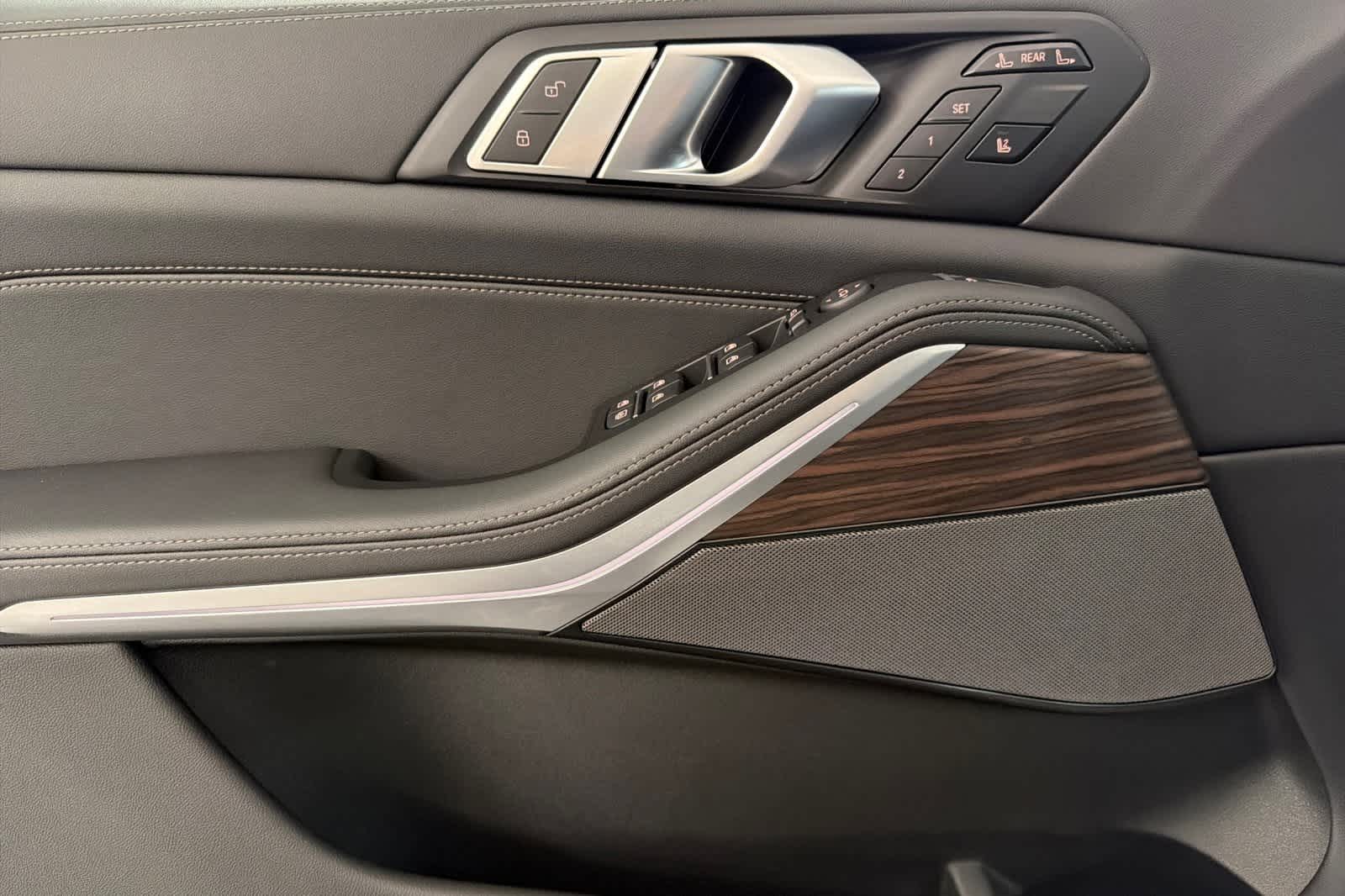 Thumbnail: 2026 BMW X7 - 12