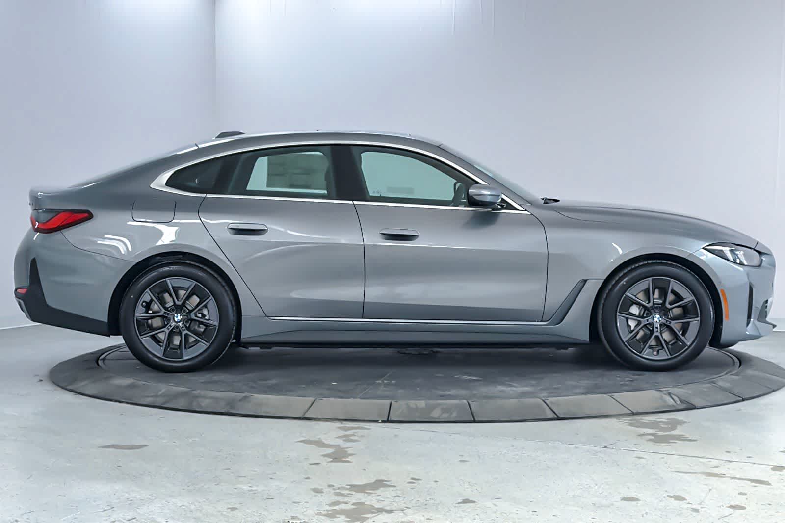 Thumbnail: 2026 BMW i4 - 8