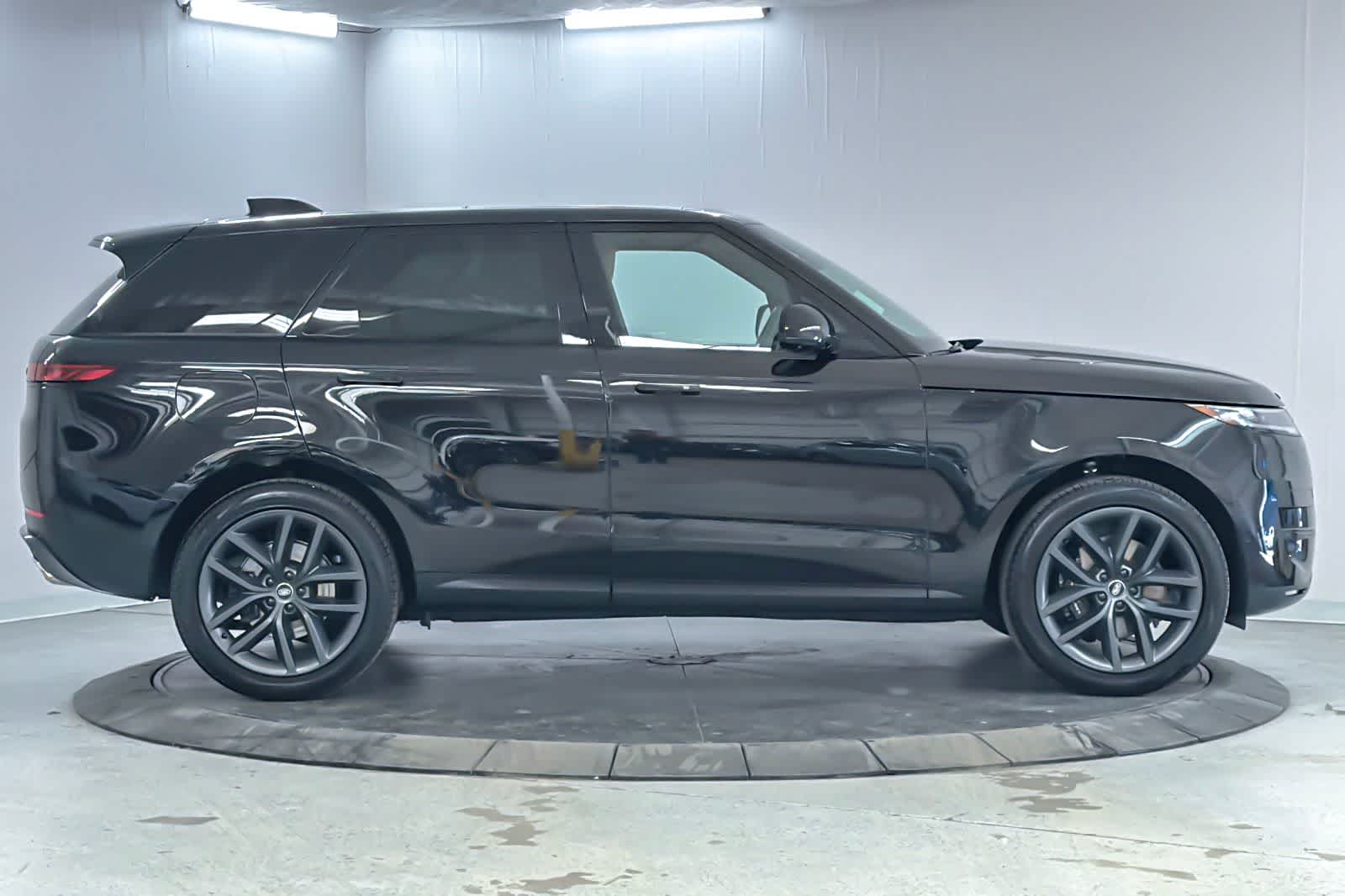 Thumbnail: 2024 Land Rover Range Rover Sport - 8