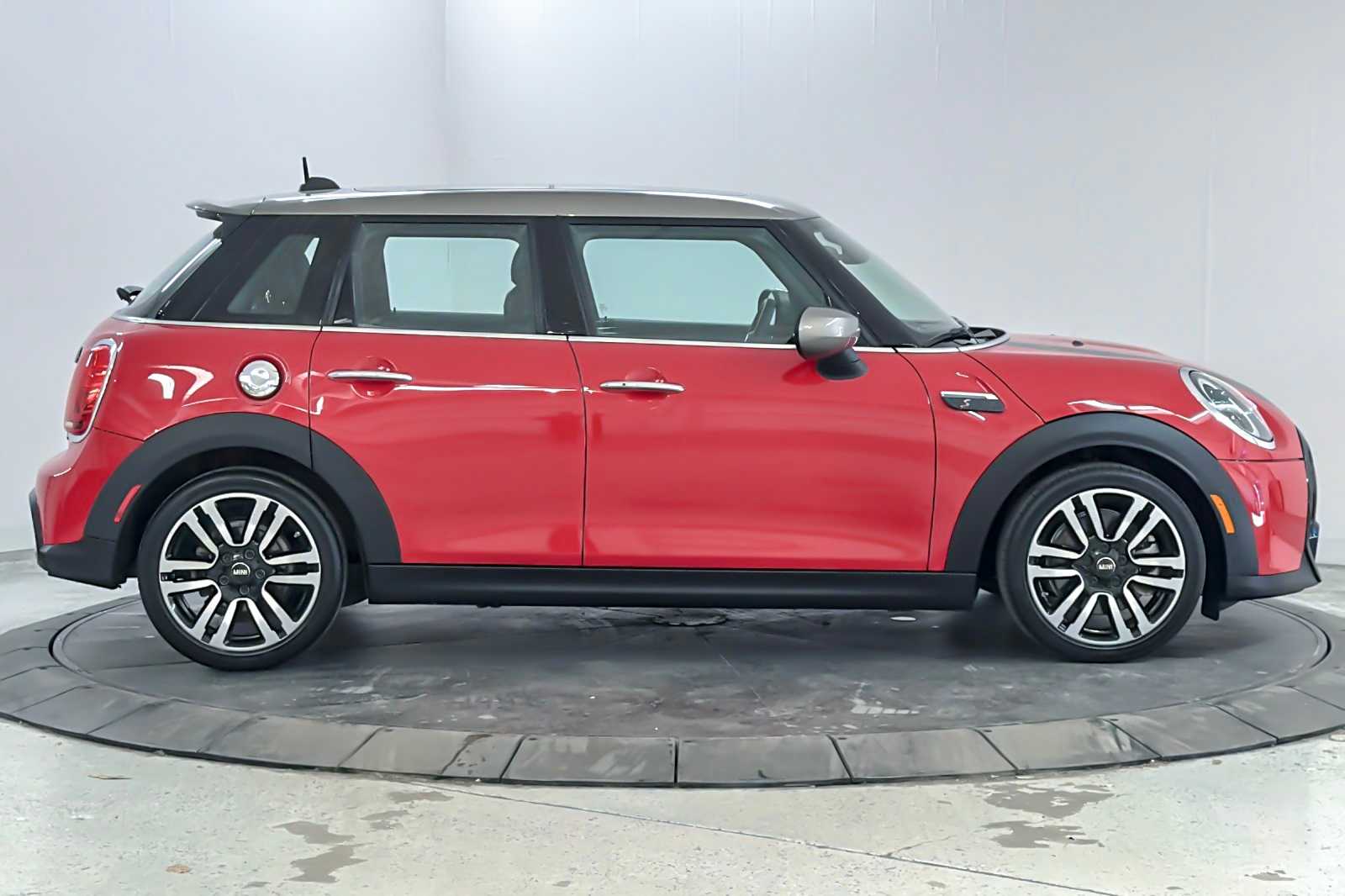 Thumbnail: 2024 MINI Cooper Hardtop - 8