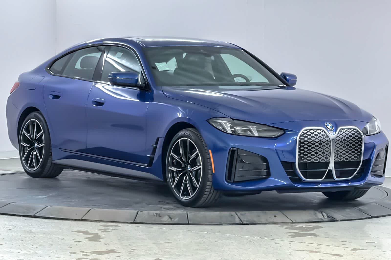 Thumbnail: 2026 BMW i4 - 9