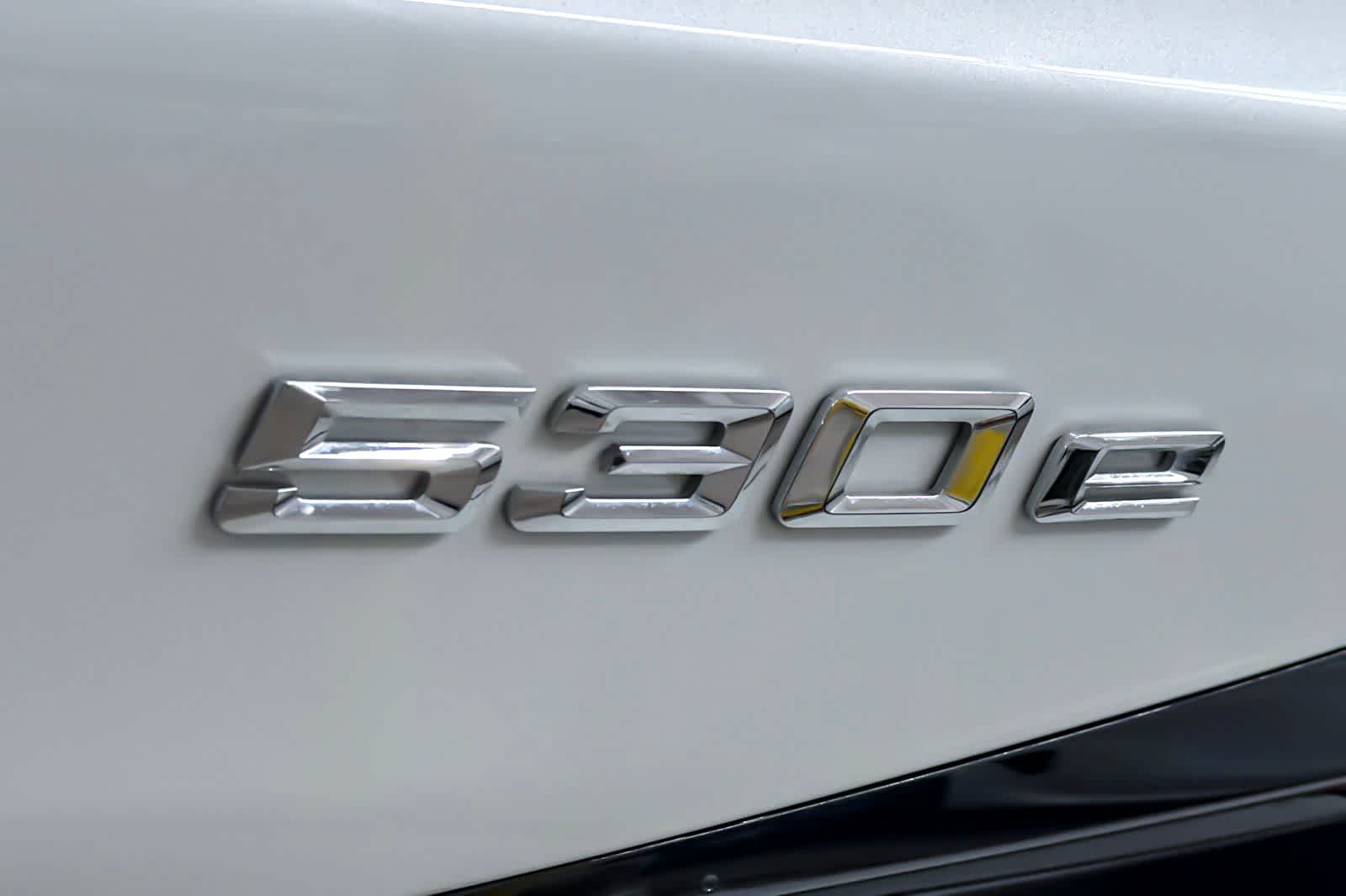 Thumbnail: 2023 BMW 5 Series - 27