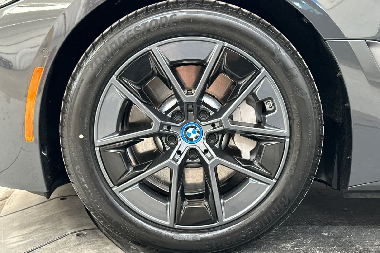 Thumbnail: 2022 BMW i4 - 26