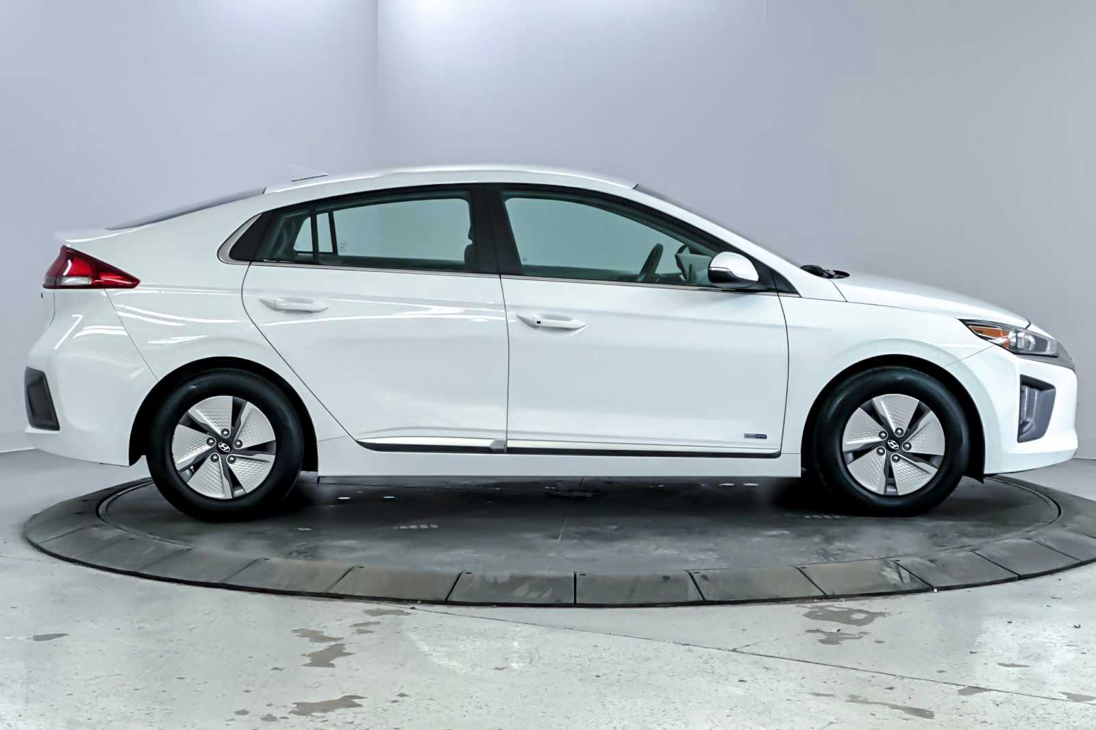 Thumbnail: 2020 Hyundai Ioniq - 8