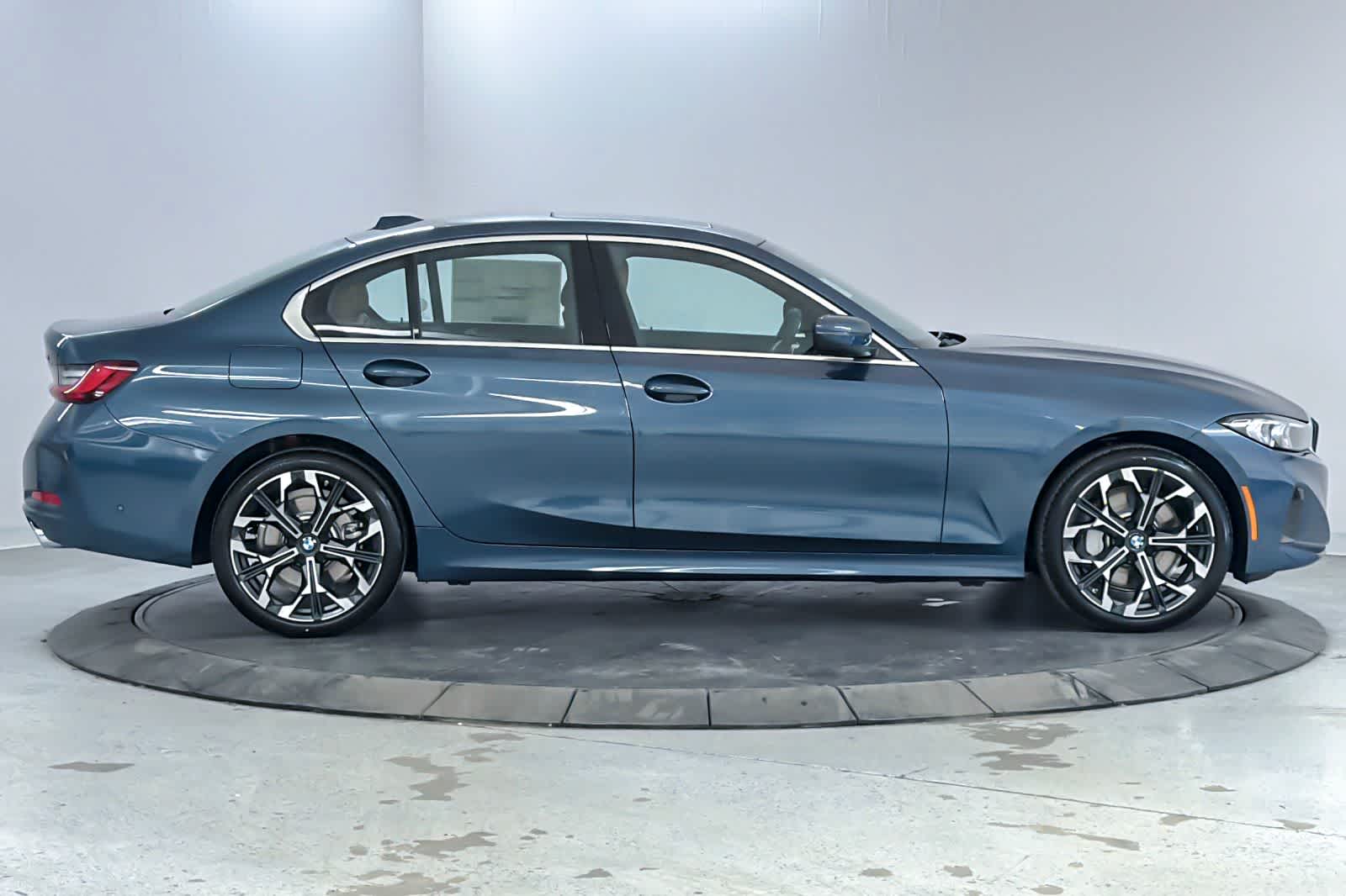Thumbnail: 2026 BMW 3 Series - 8