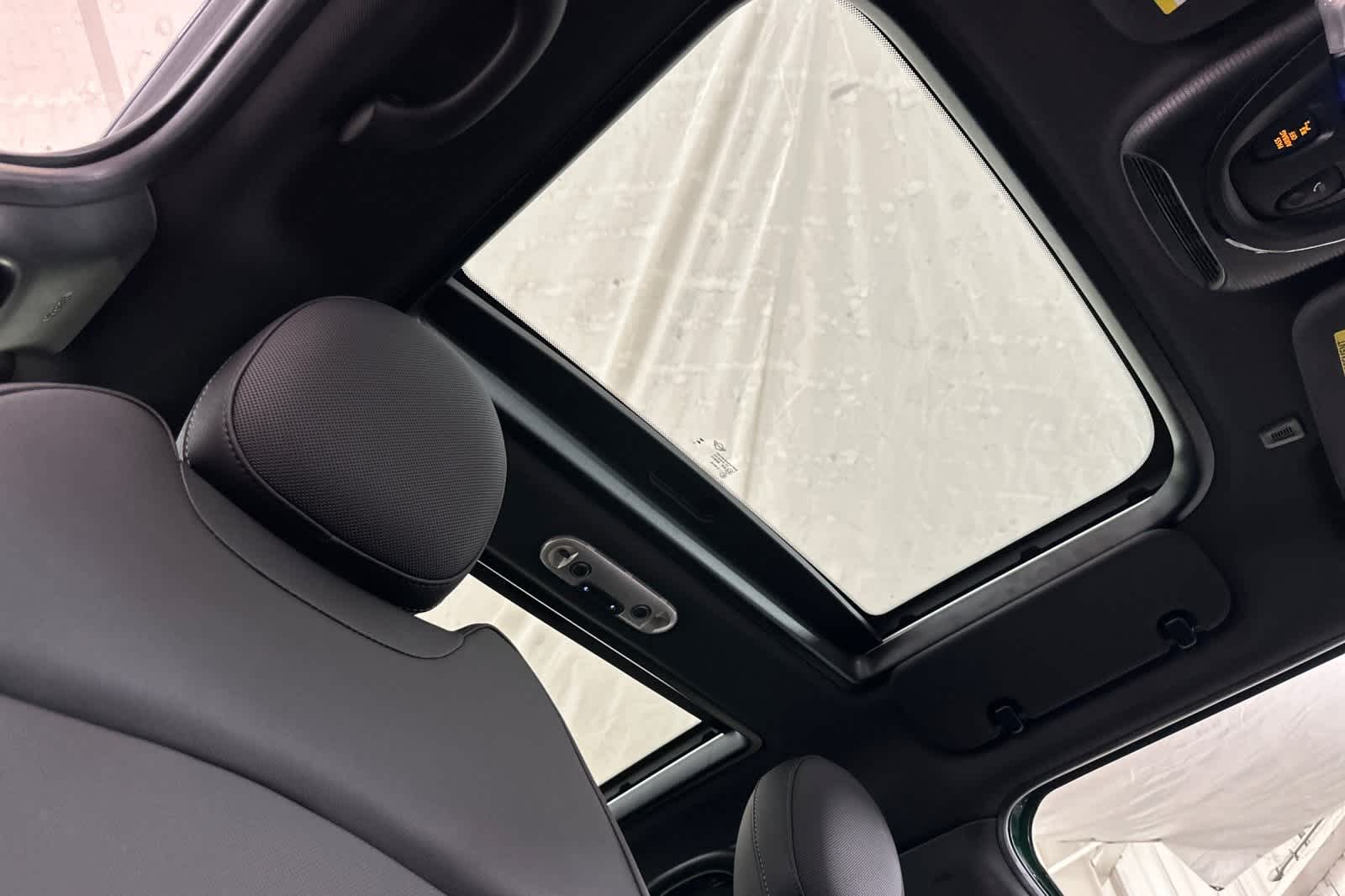 Thumbnail: 2023 MINI Cooper Hardtop - 17