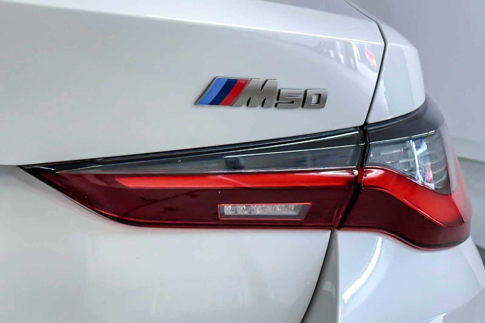 Thumbnail: 2022 BMW i4 - 27