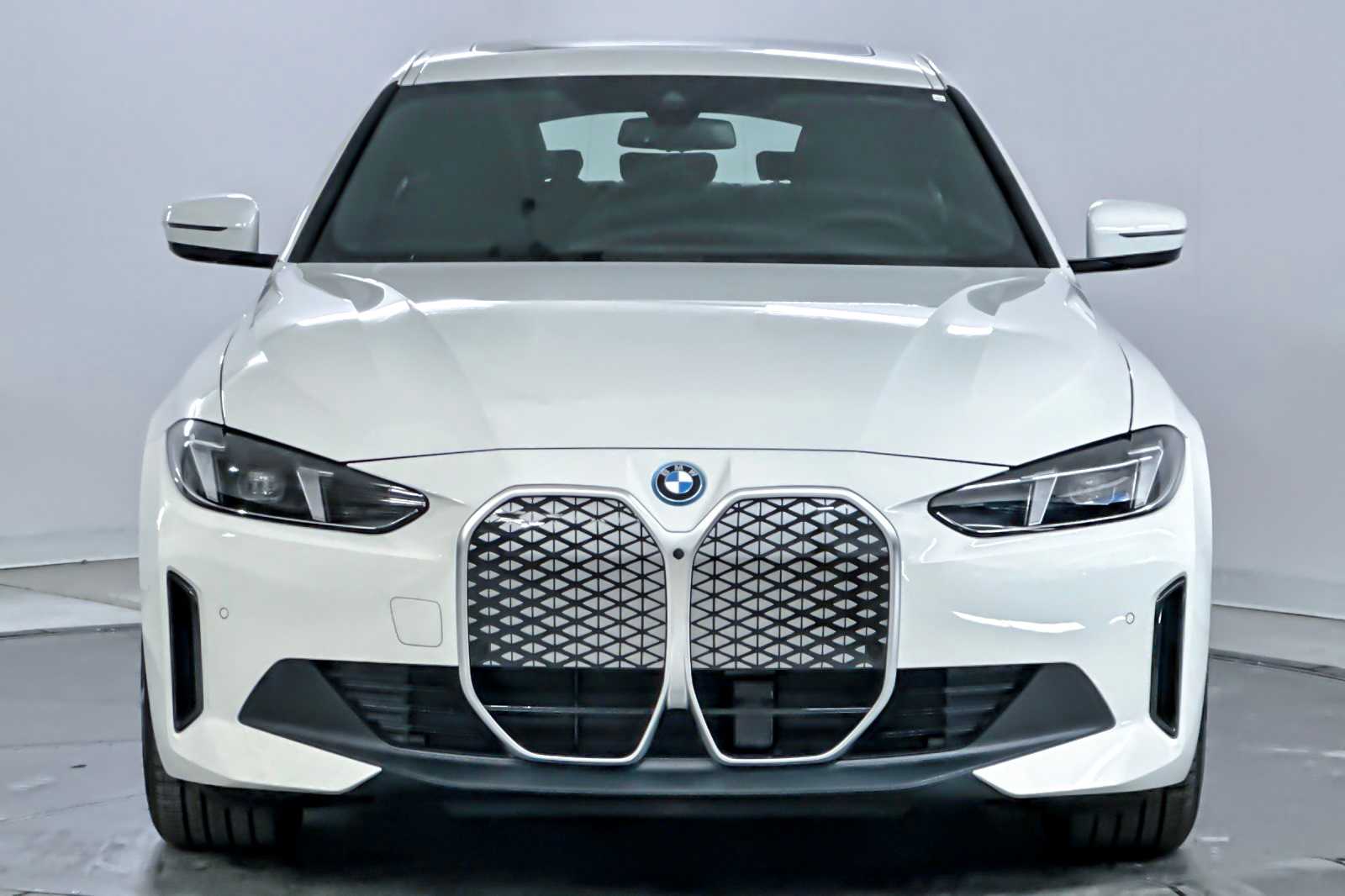 Thumbnail: 2025 BMW i4 - 10