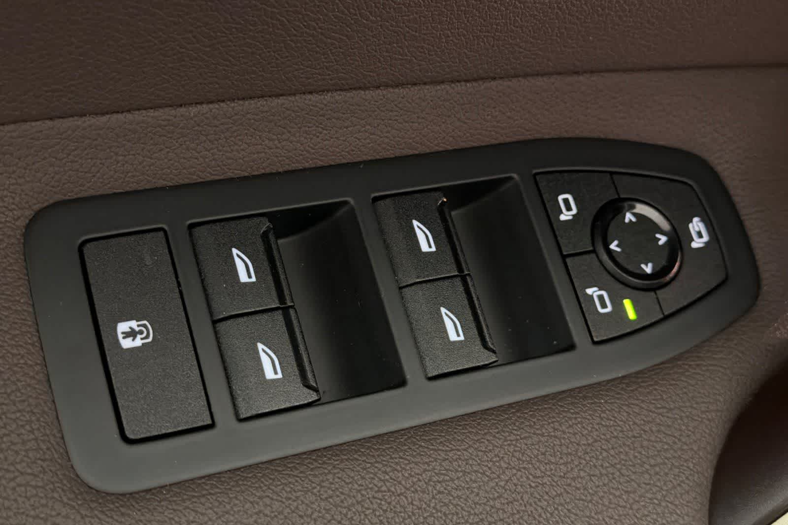 Thumbnail: 2023 BMW iX - 13