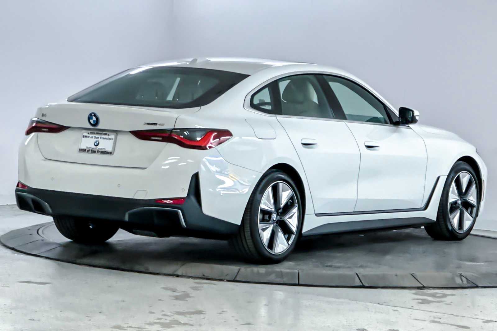 Thumbnail: 2025 BMW i4 - 2