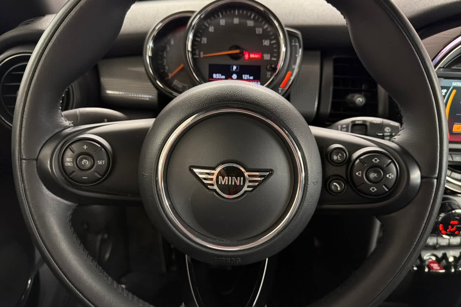 Thumbnail: 2020 MINI Cooper Hardtop - 23