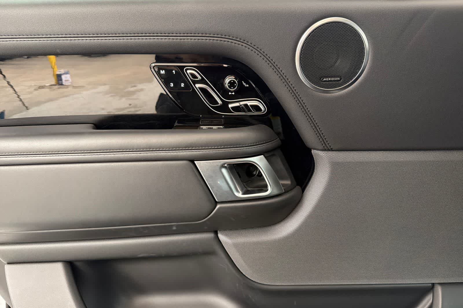 Thumbnail: 2022 Land Rover Range Rover - 12