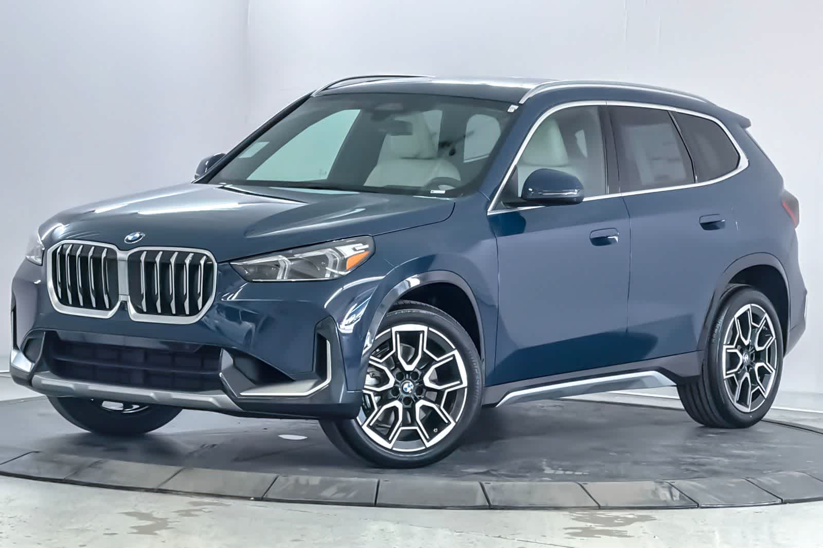 Thumbnail: 2026 BMW X1 - 1