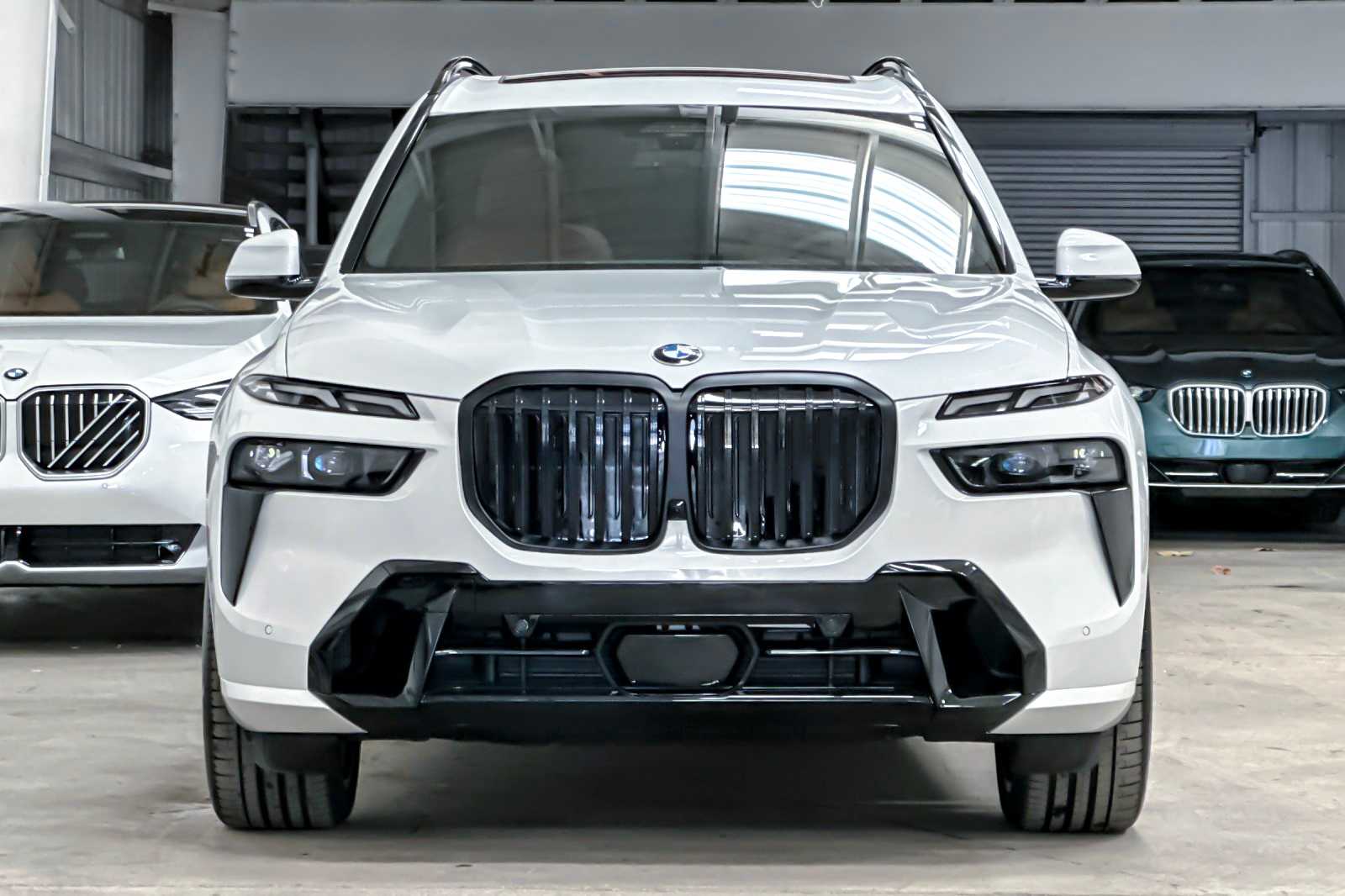 Thumbnail: 2026 BMW X7 - 10