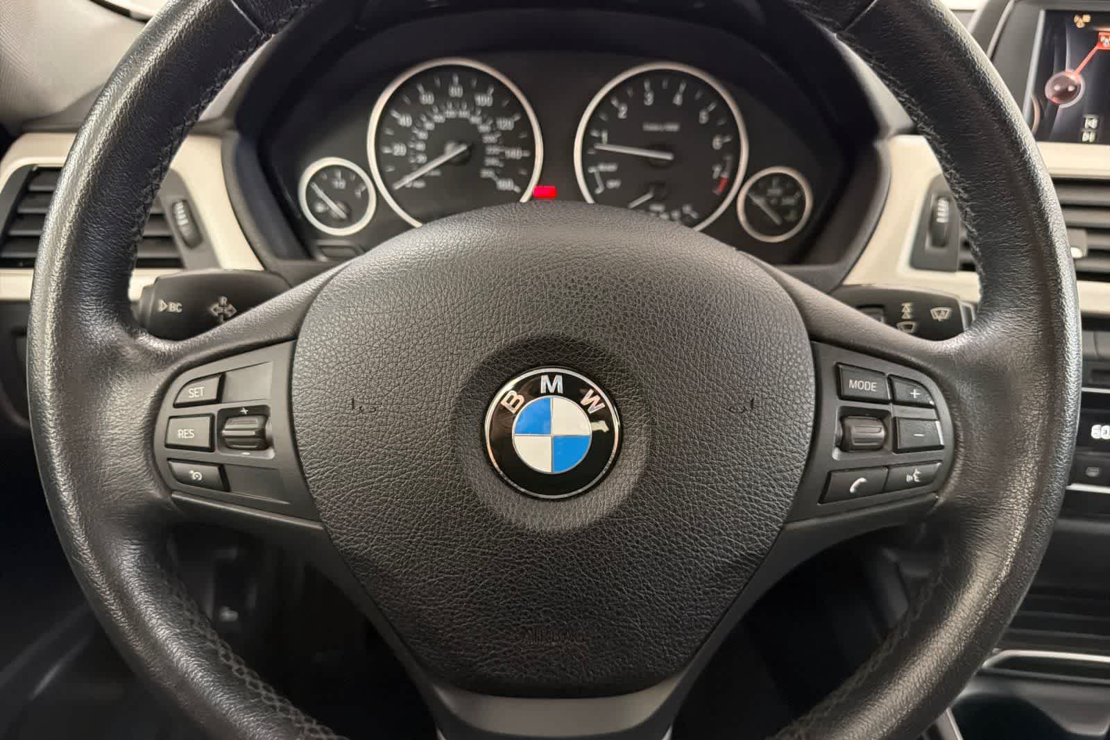 Thumbnail: 2016 BMW 3 Series - 21