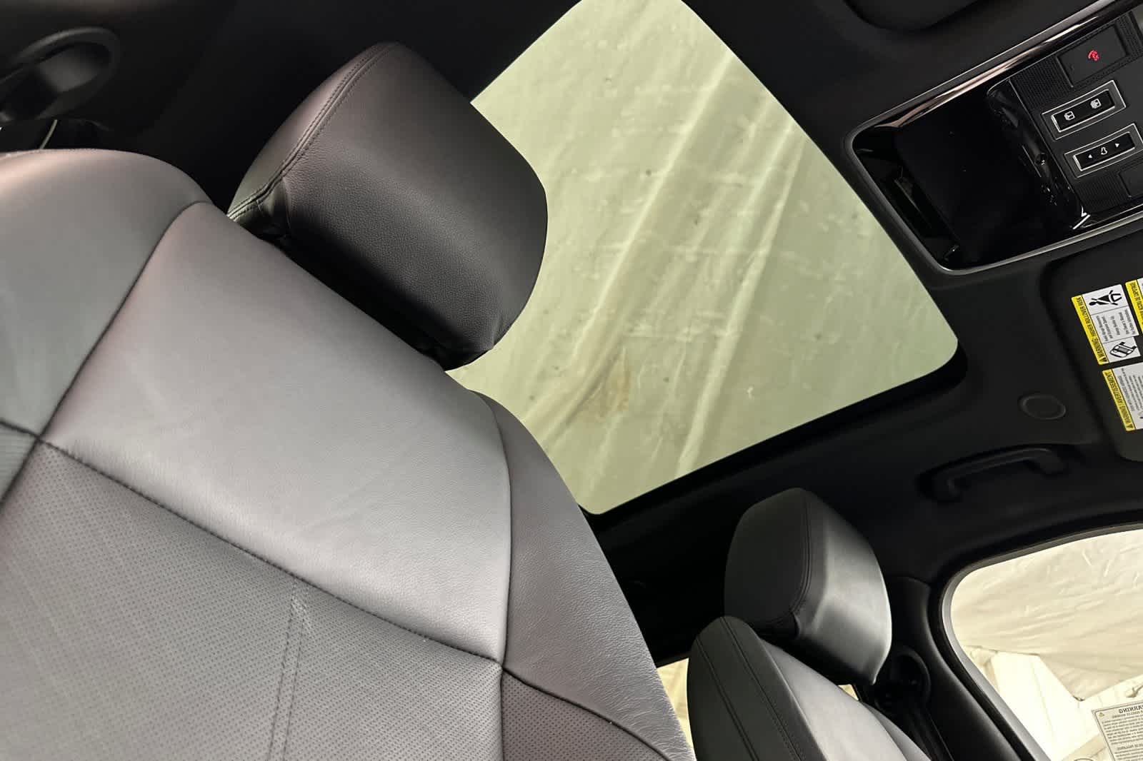 Thumbnail: 2025 Land Rover Range Rover Velar - 17