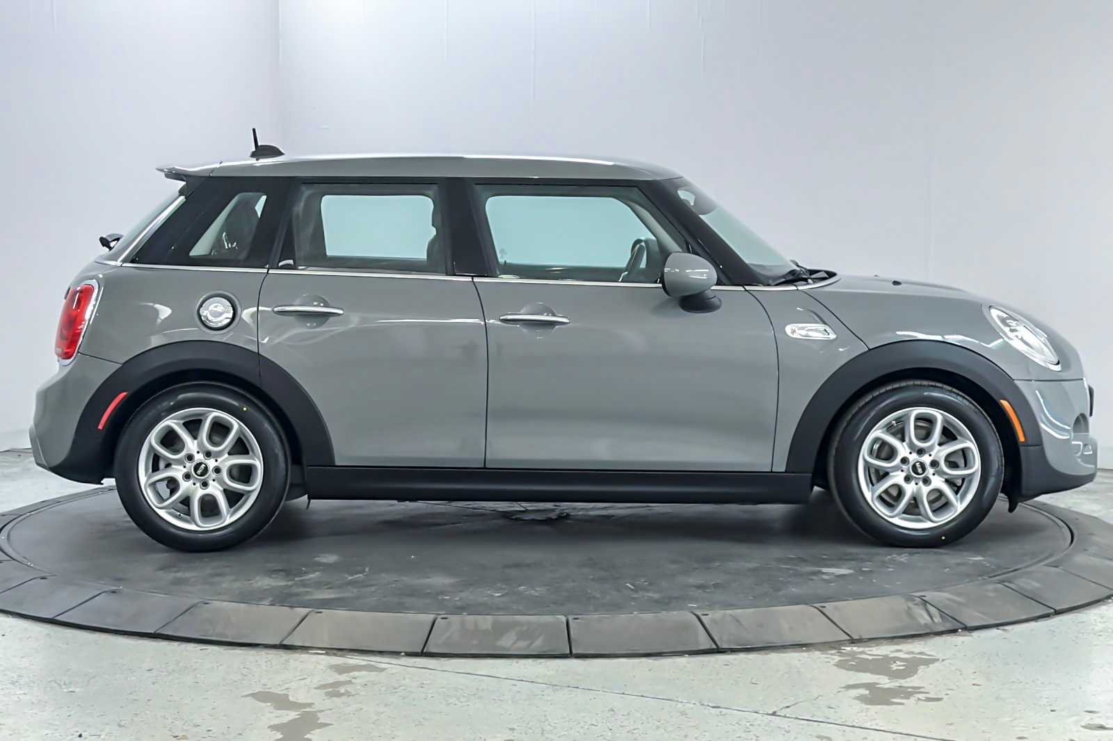 Thumbnail: 2016 MINI Cooper Hardtop - 8