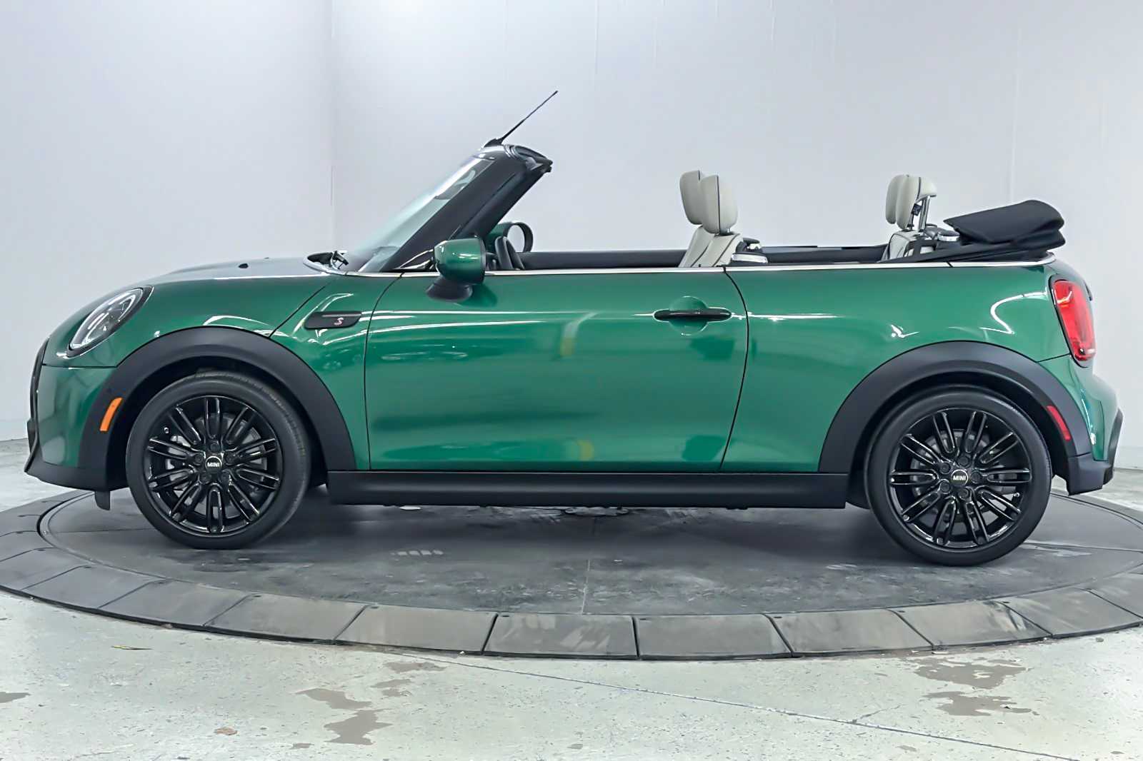 Thumbnail: 2023 MINI Cooper Convertible - 5