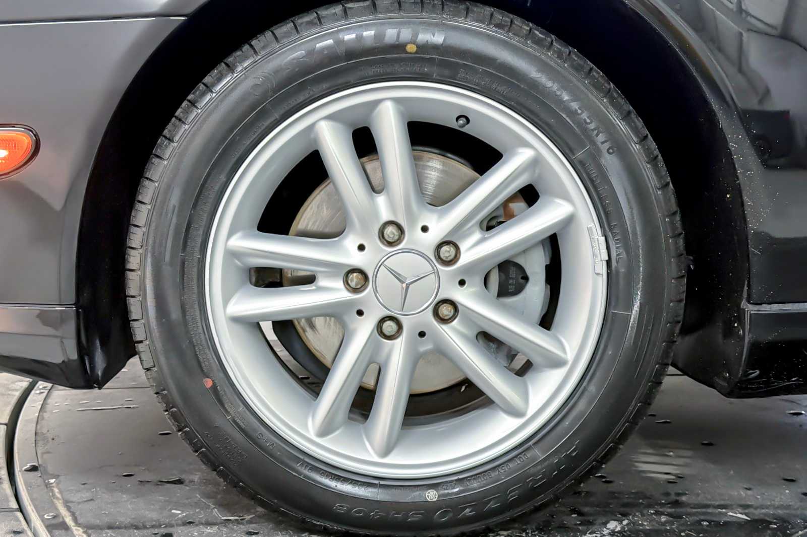 Thumbnail: 2002 Mercedes-Benz C-Class - 23