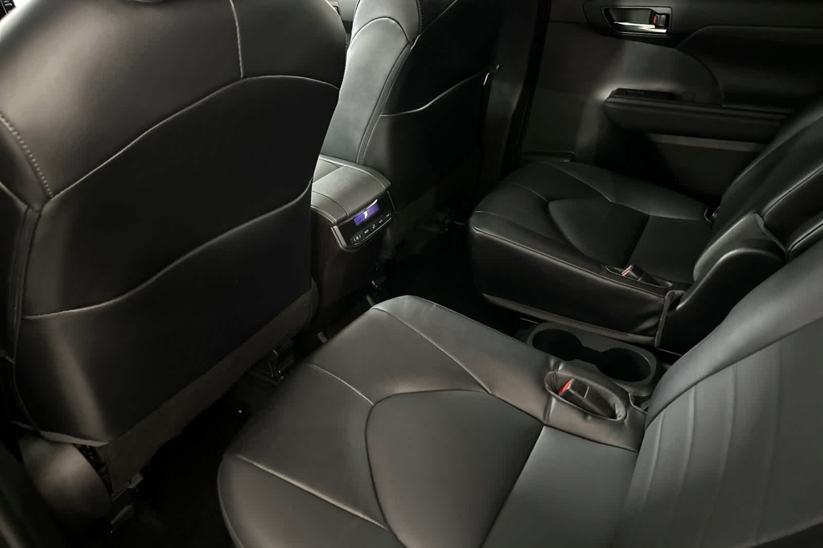 Thumbnail: 2022 Toyota Highlander - 4