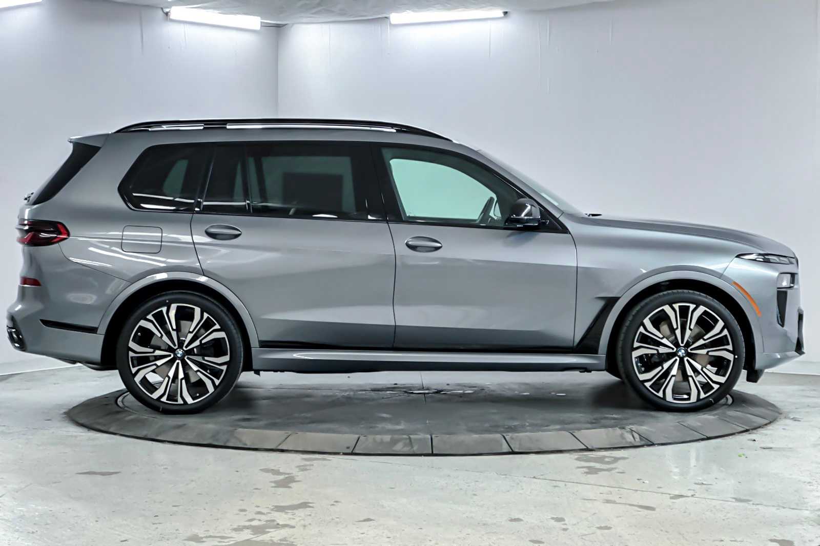 Thumbnail: 2026 BMW X7 - 8