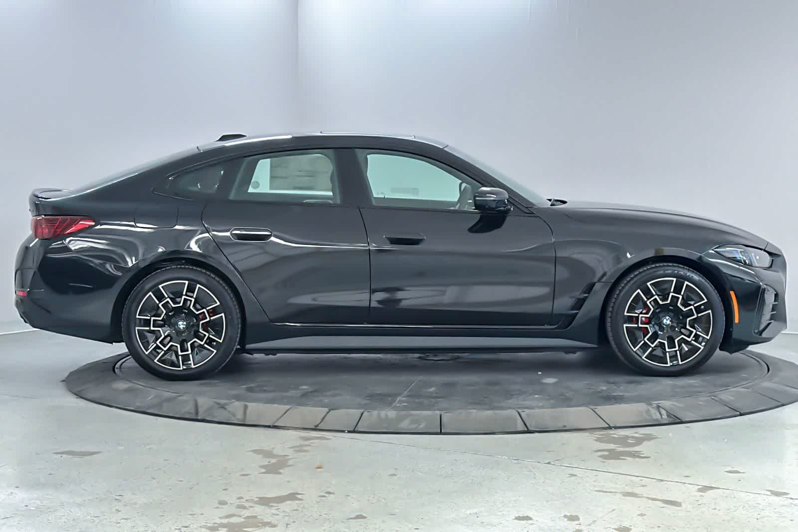 Thumbnail: 2026 BMW i4 - 8