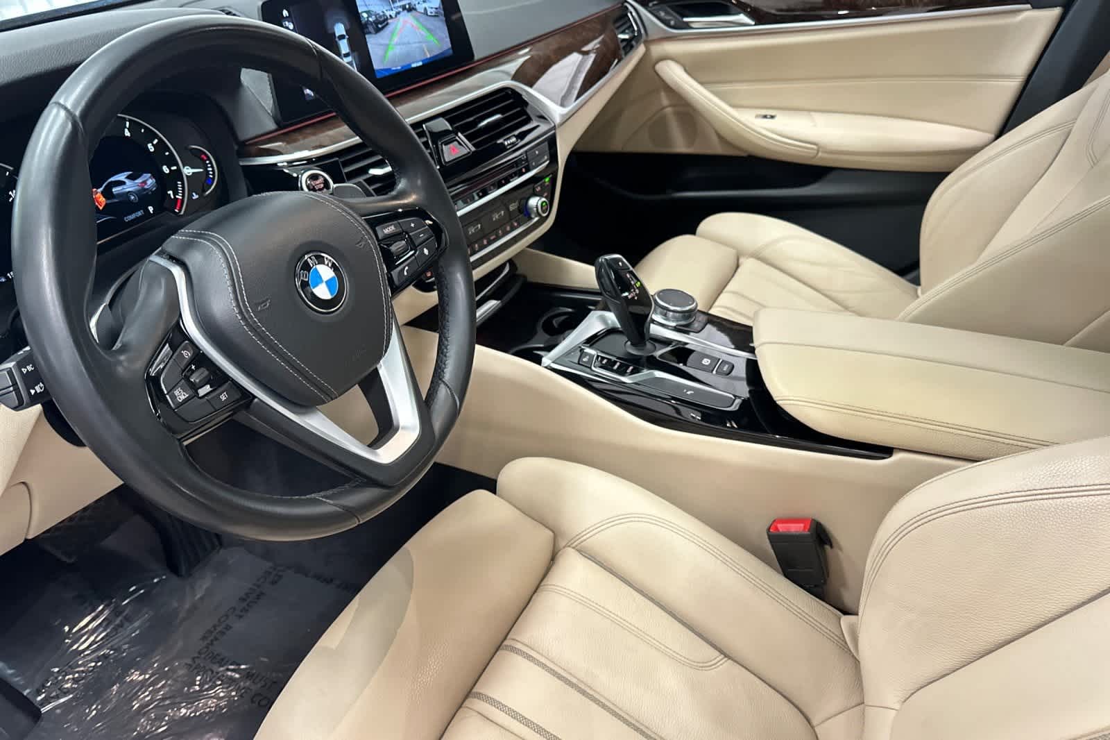 2017 BMW 5 Series 540i 11