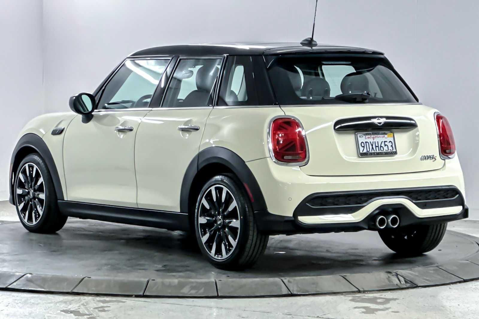 Thumbnail: 2023 MINI Cooper Hardtop - 6