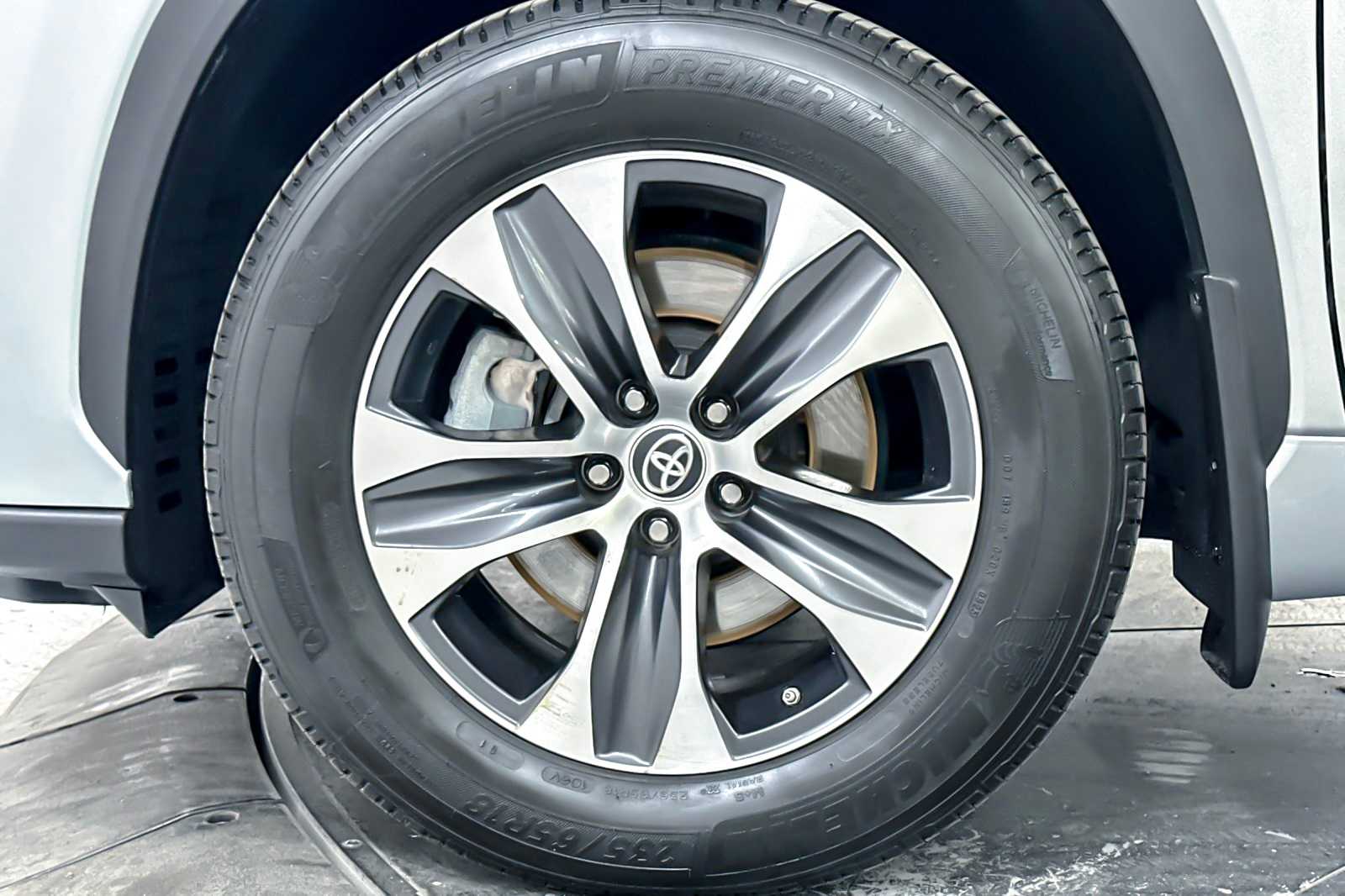 Thumbnail: 2022 Toyota Highlander - 27