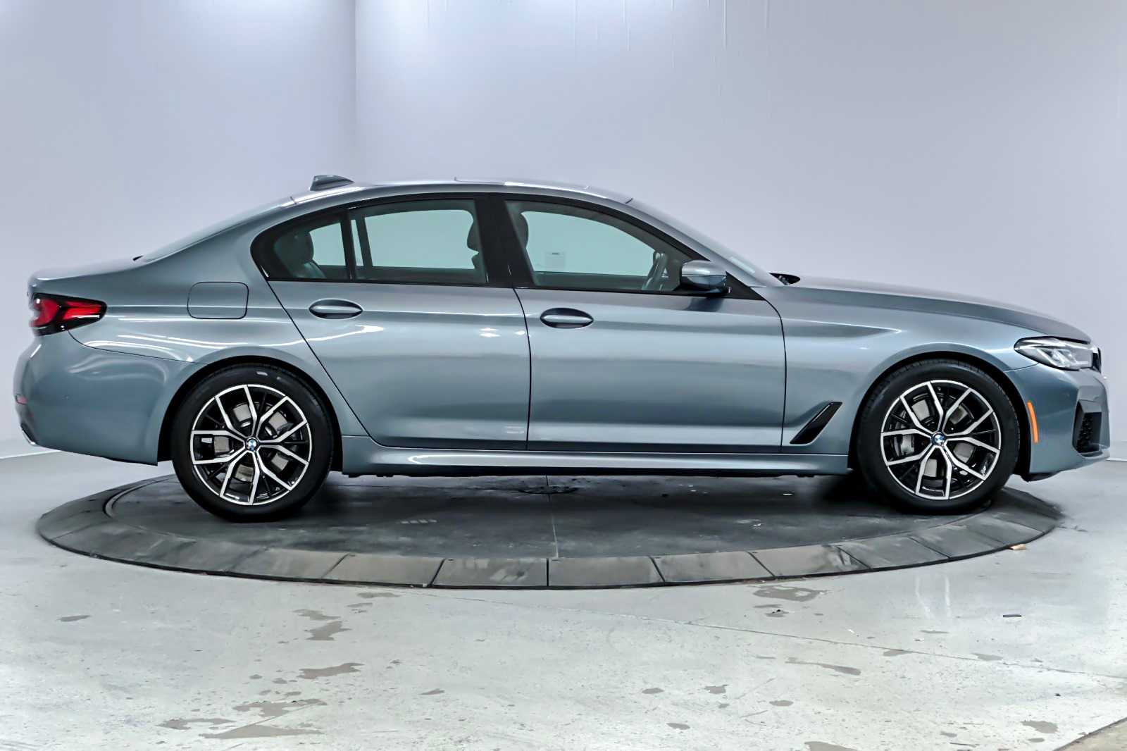 Thumbnail: 2022 BMW 5 Series - 8