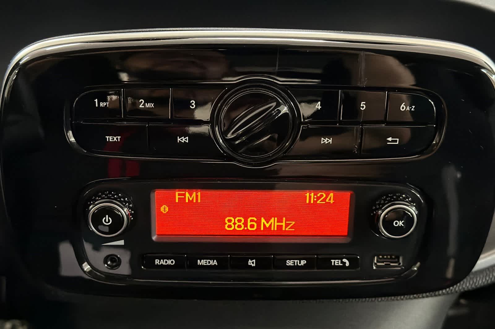 Thumbnail: 2018 smart fortwo - 17