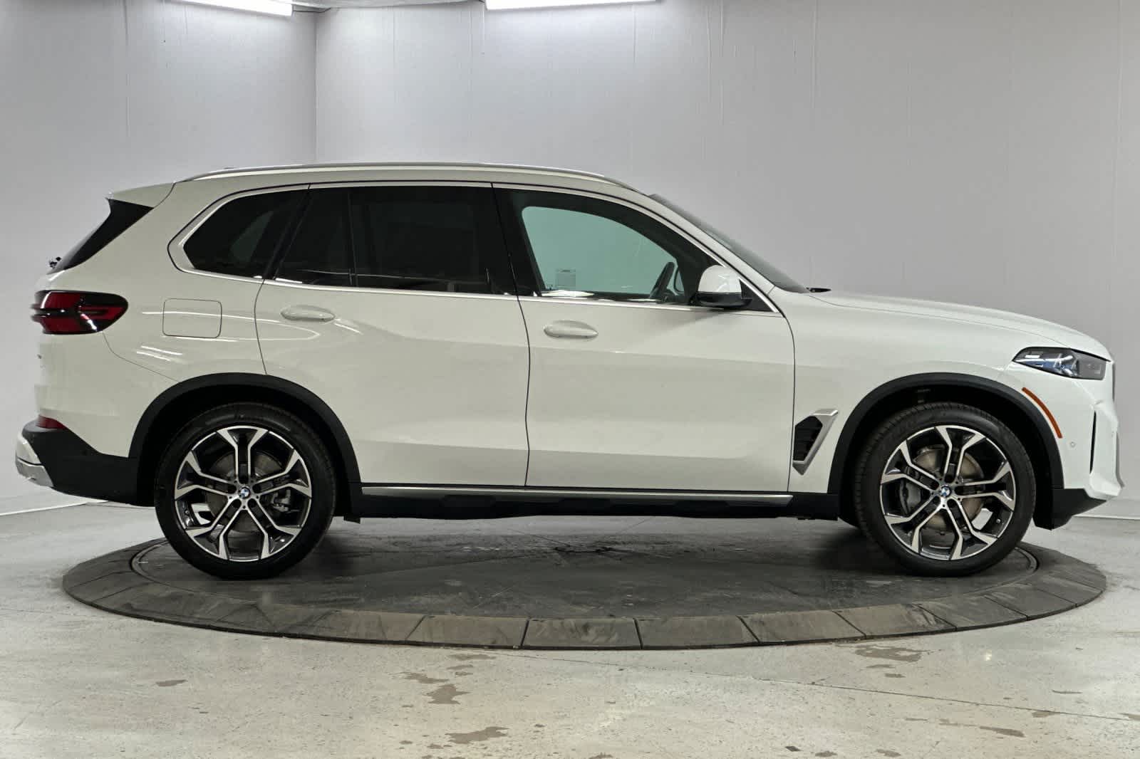2026 BMW X5 xDrive40i 8