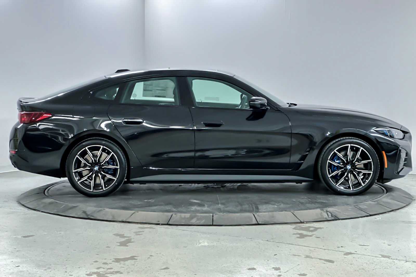 Thumbnail: 2025 BMW i4 - 8